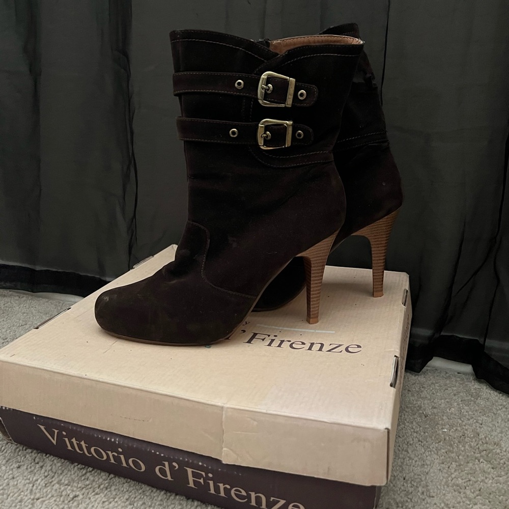 I am selling a pair of boots size 9 , they are brown.